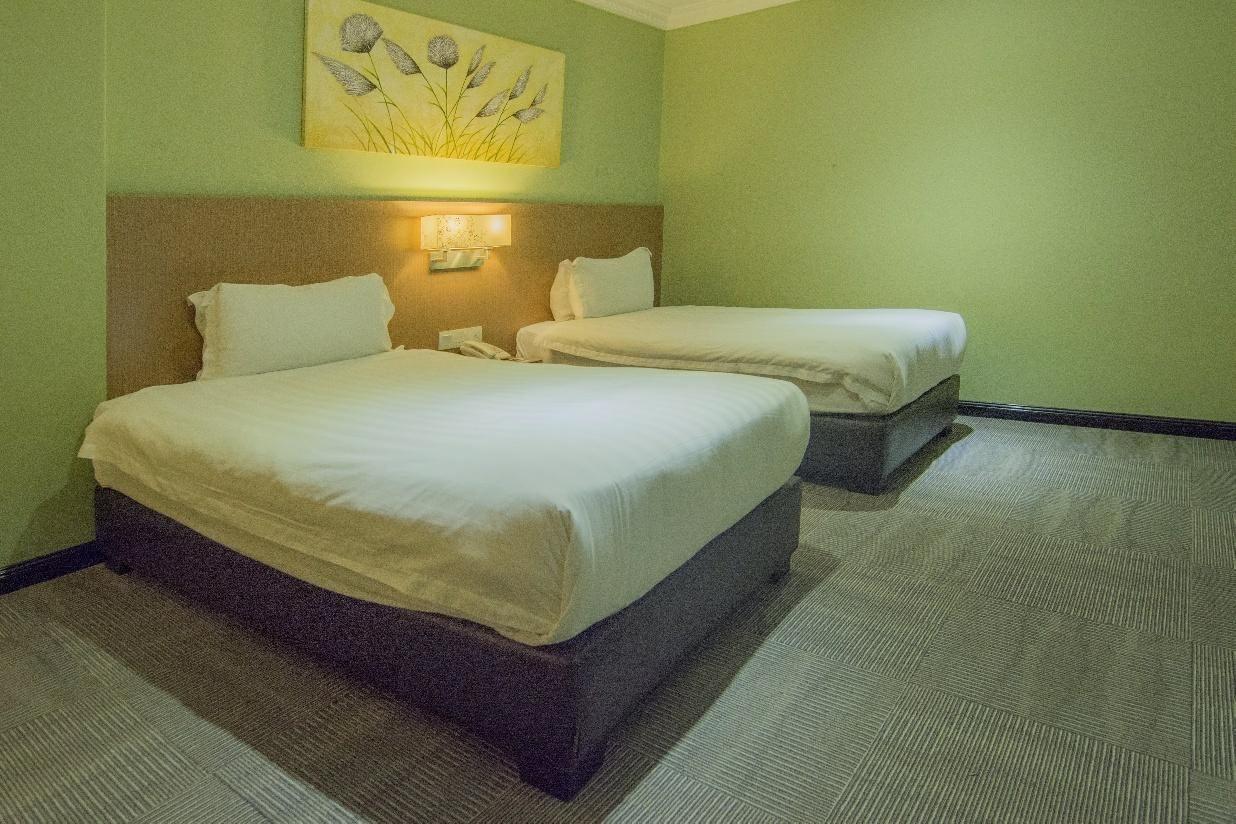 Merdeka Hotel Kluang Exterior photo