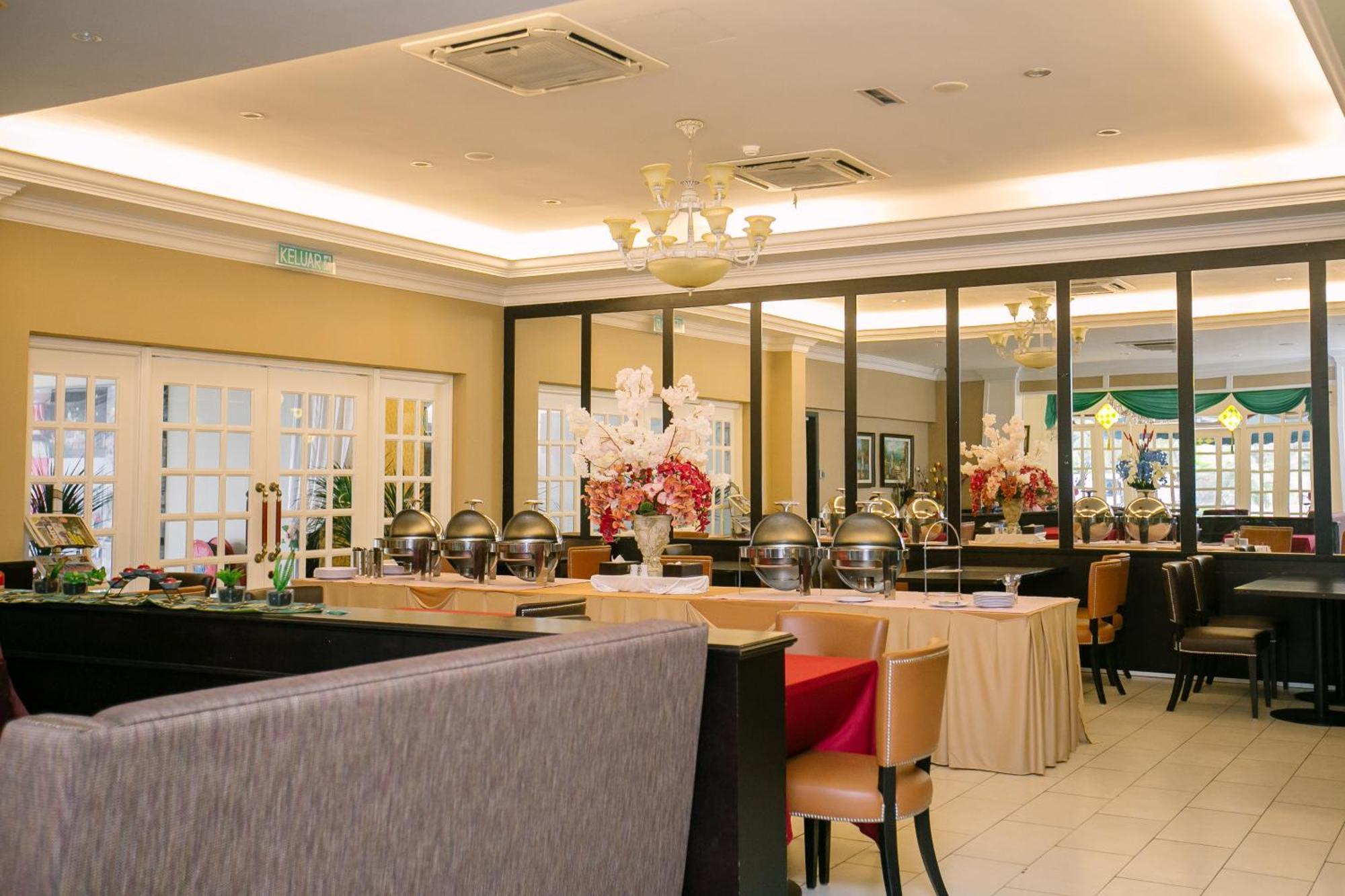 Merdeka Hotel Kluang Exterior photo