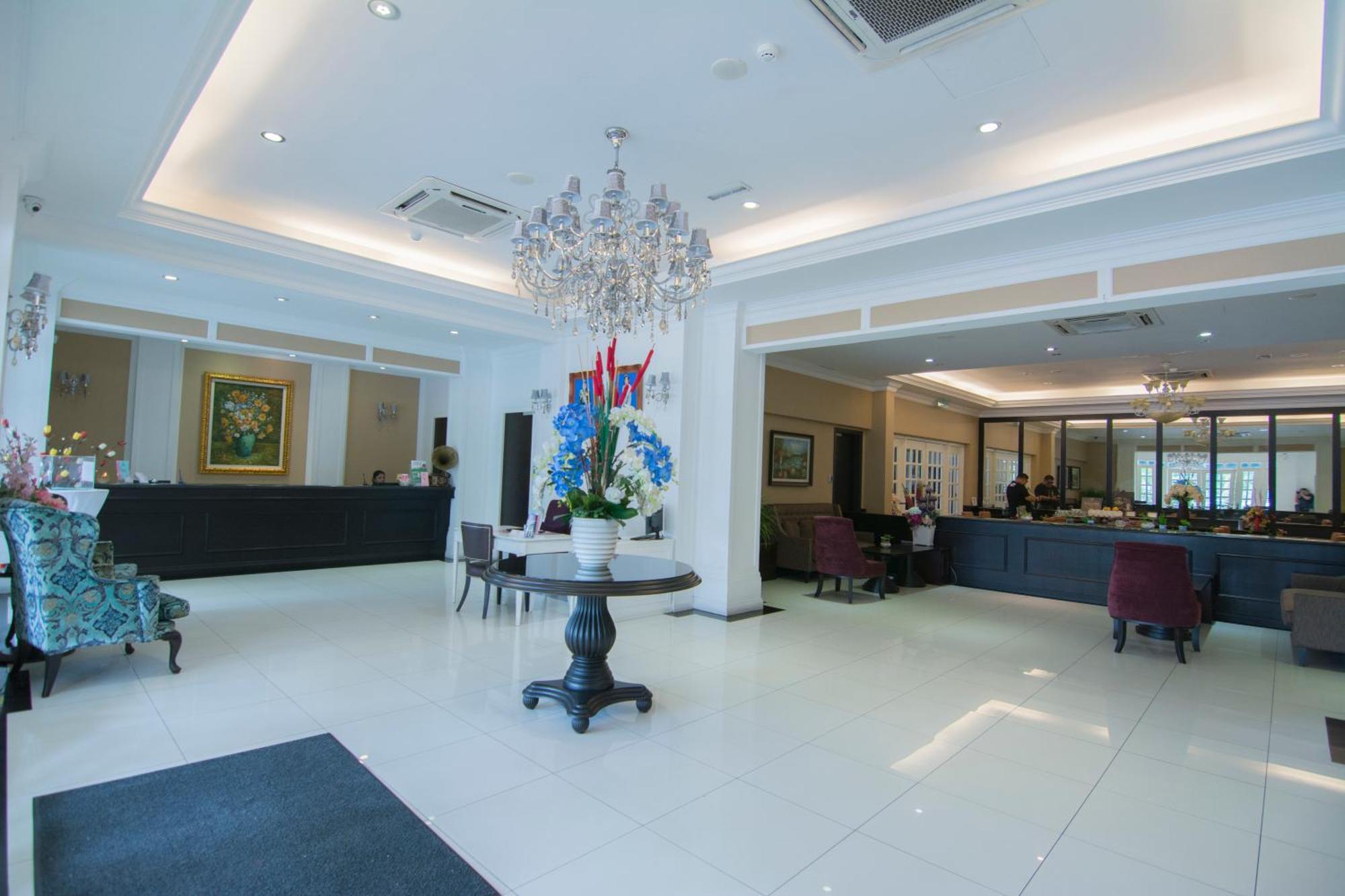 Merdeka Hotel Kluang Exterior photo