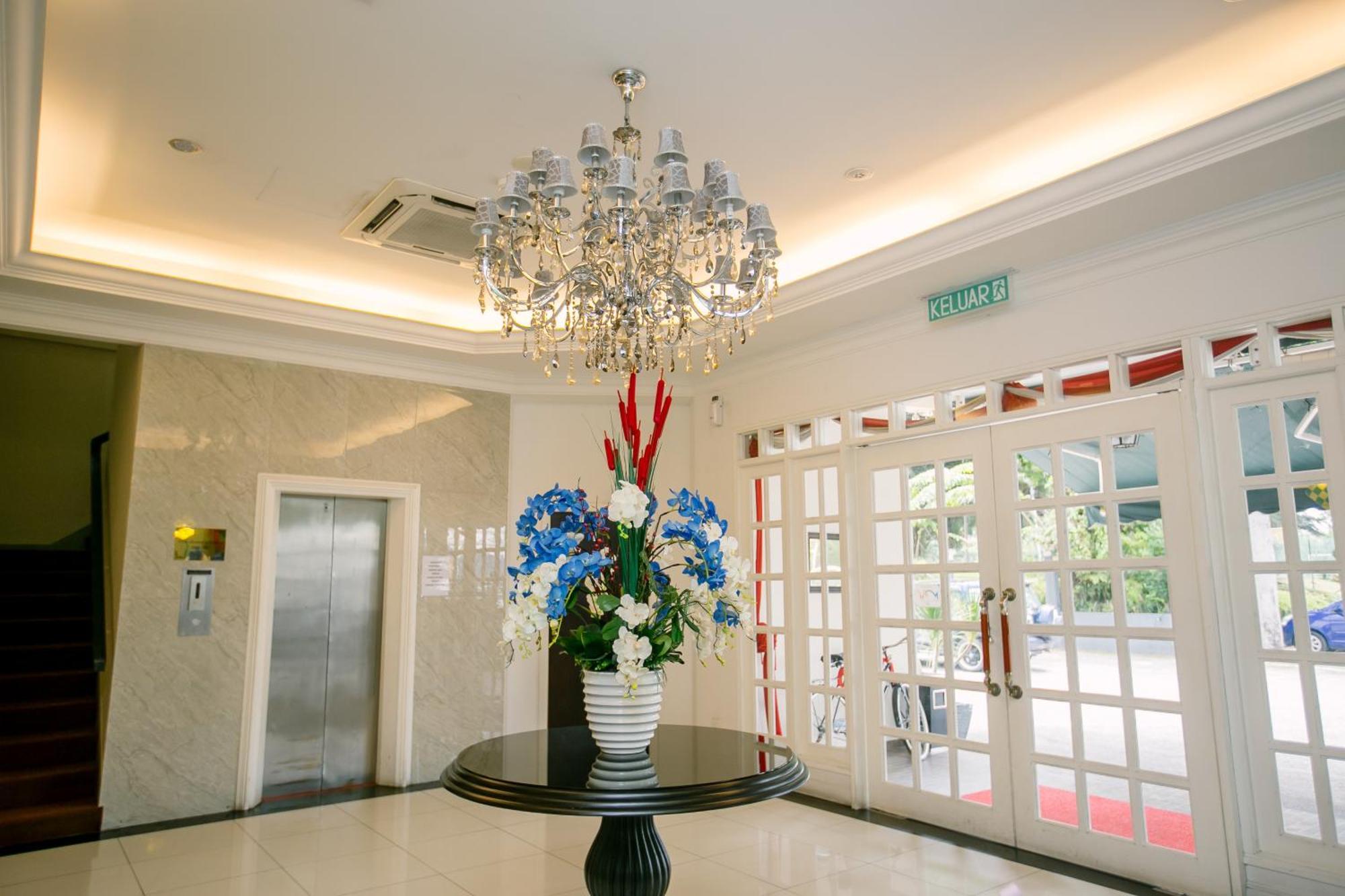 Merdeka Hotel Kluang Exterior photo