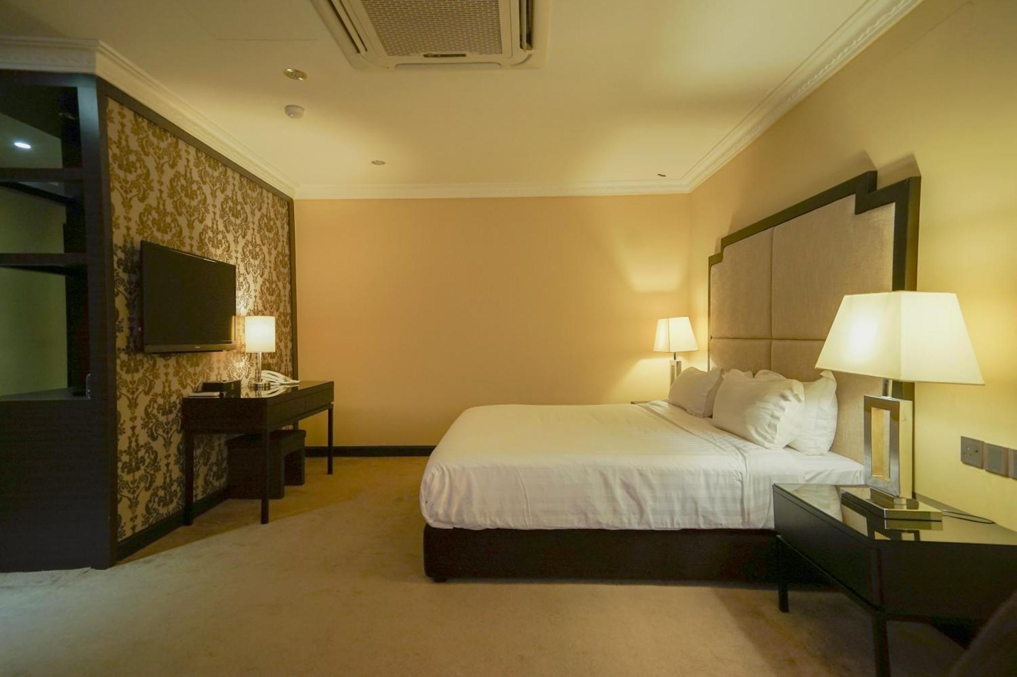Merdeka Hotel Kluang Exterior photo