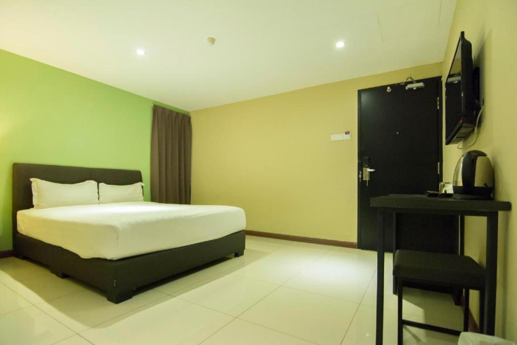 Merdeka Hotel Kluang Exterior photo