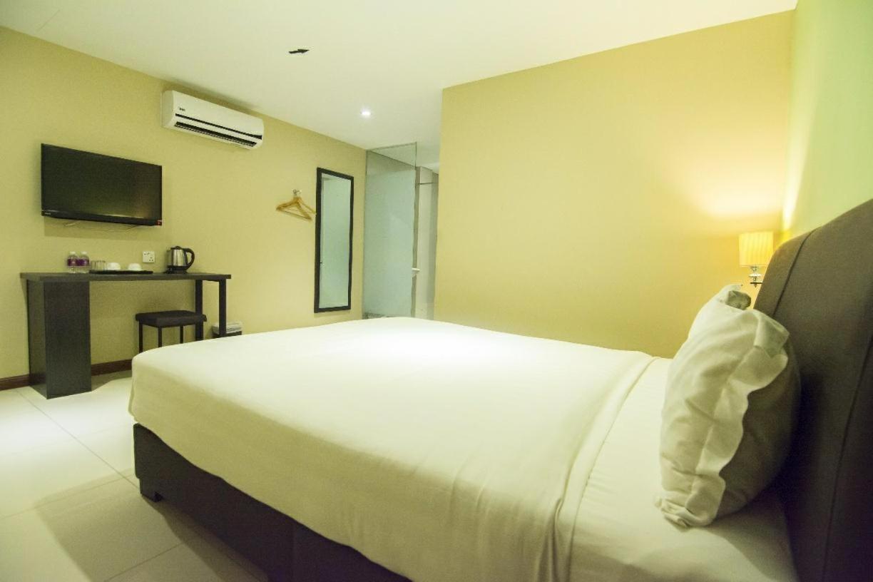 Merdeka Hotel Kluang Exterior photo