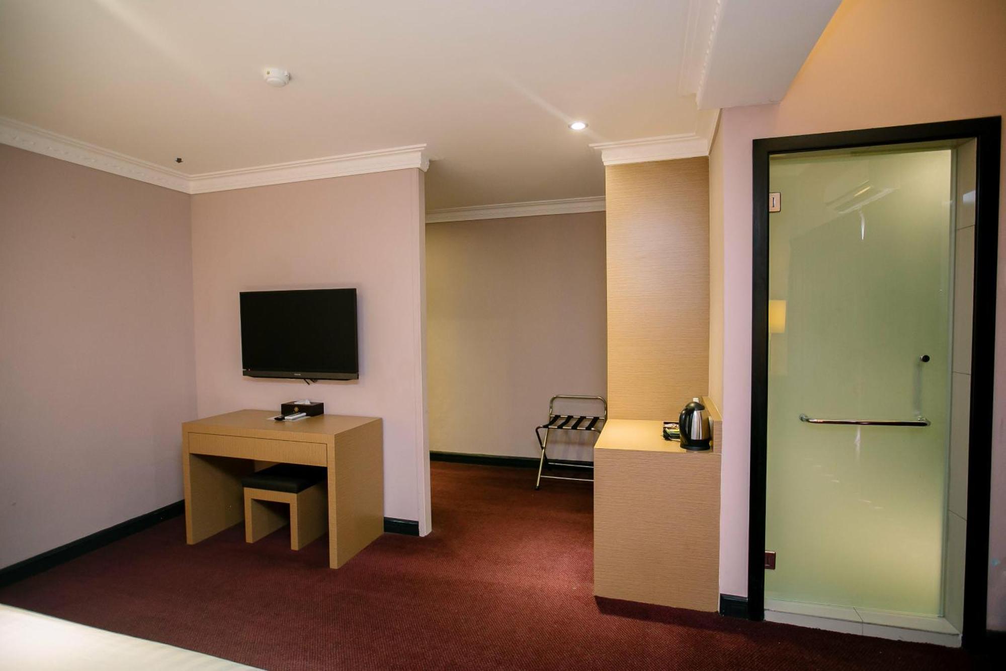 Merdeka Hotel Kluang Exterior photo
