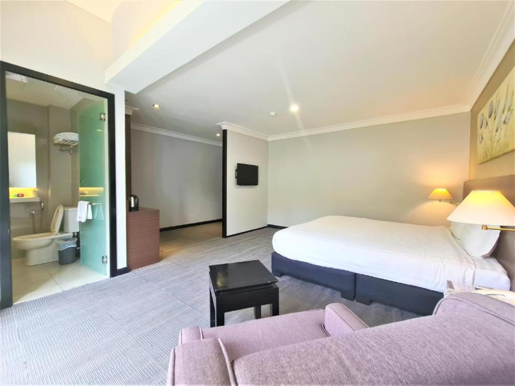 Merdeka Hotel Kluang Exterior photo