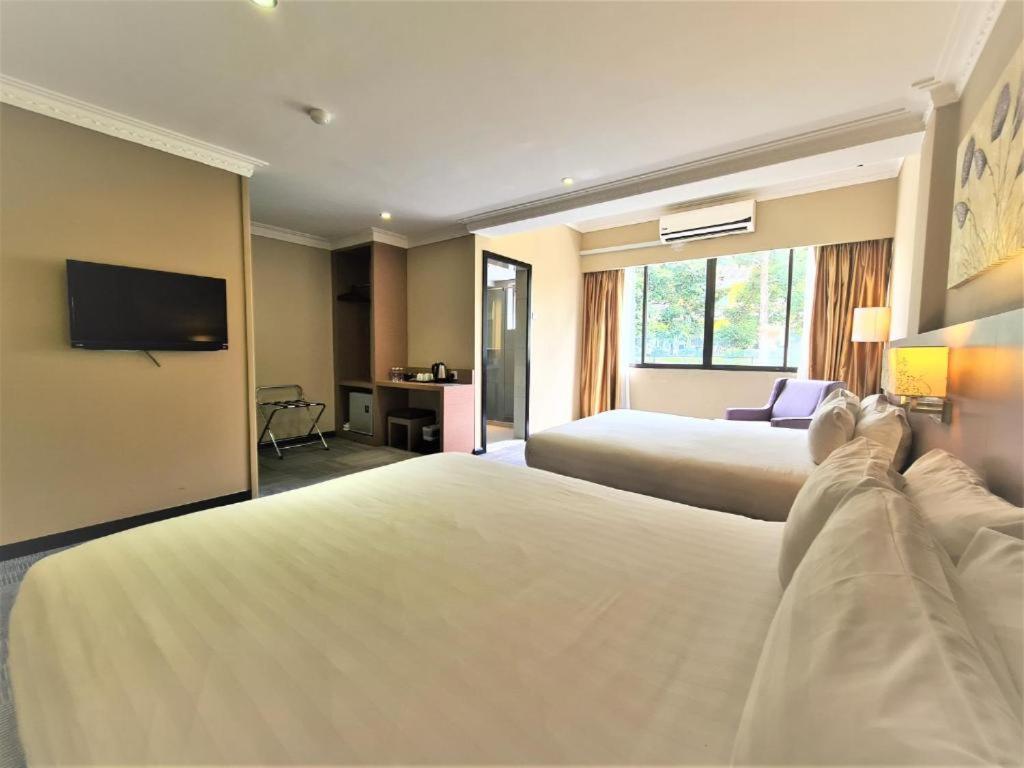 Merdeka Hotel Kluang Exterior photo