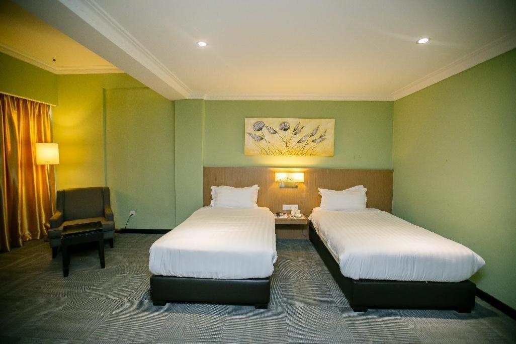 Merdeka Hotel Kluang Exterior photo