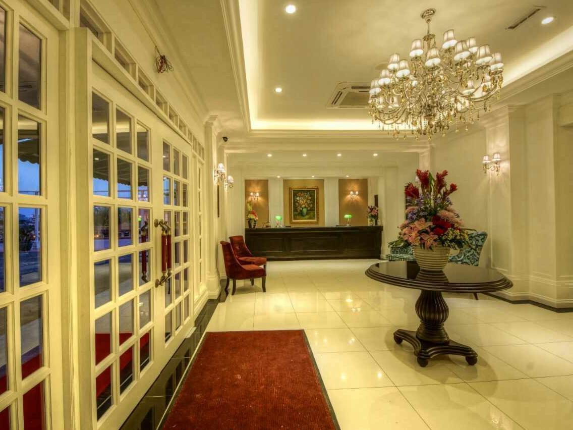 Merdeka Hotel Kluang Exterior photo