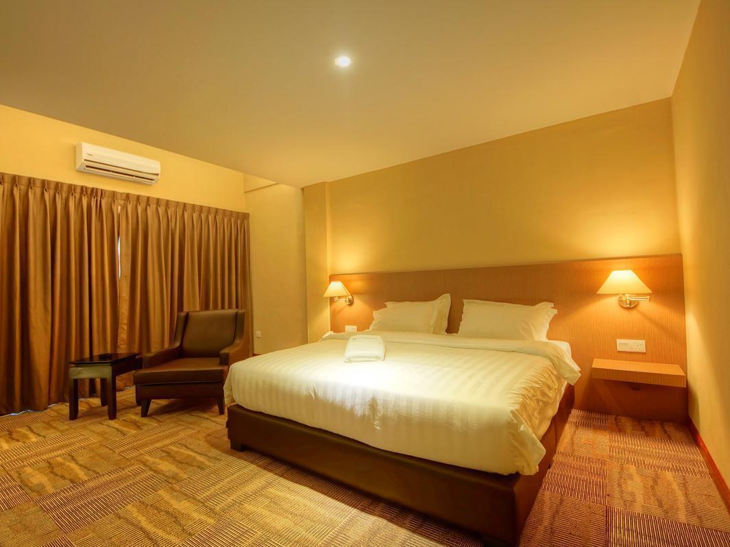 Merdeka Hotel Kluang Exterior photo